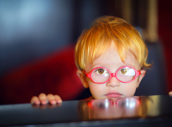 Очки или контактные линзы для ребенка
